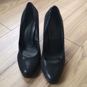 Black stilettos pumps